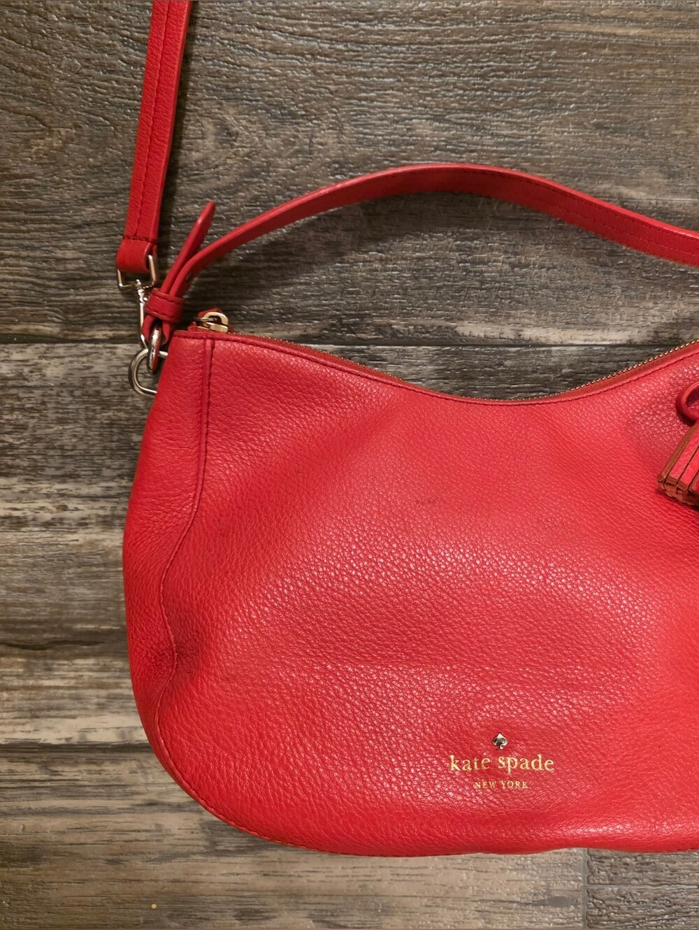 kate spade red pebble leather crossbody with tassel - Picture 4 of 8